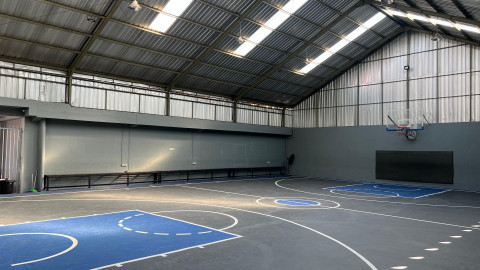 Lapangan basket indoor